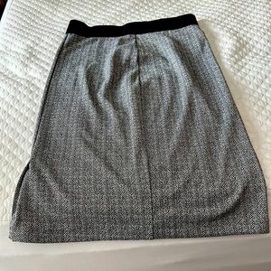 Very cute houndstooth pencil skirt, never worn!  Black and white houndstooth!